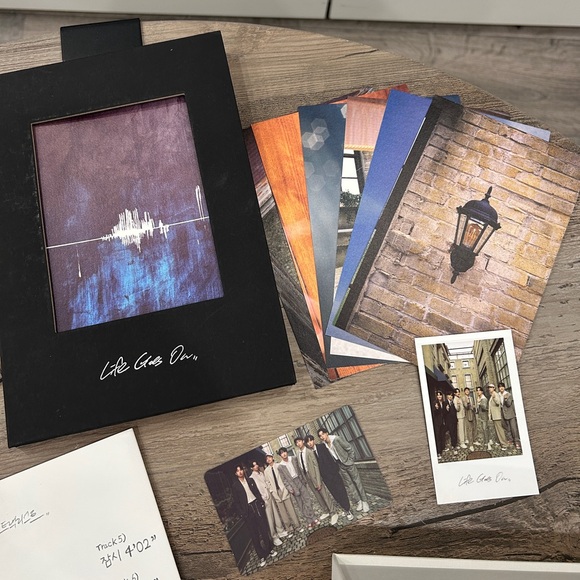 BTS BE Album - Picture 7 of 9